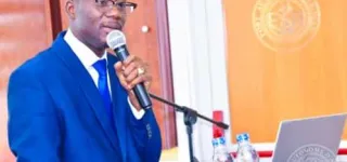 grossesse-et-tabagisme-dr-samedi-dje-bi-previent-la-cigarette-tue-le-foetus